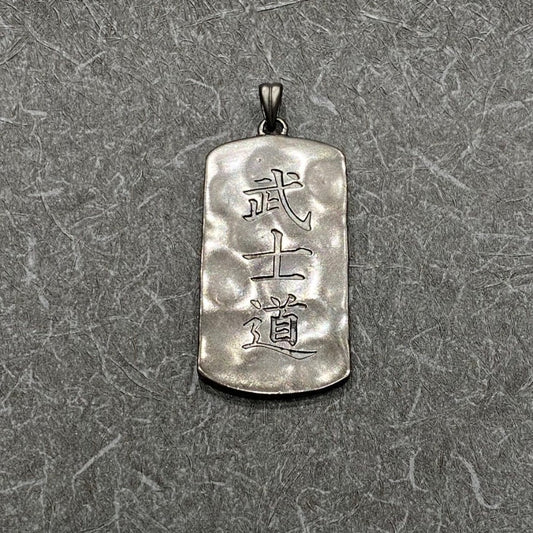 Halskette mit Kanji-Buchstaben aus Silber, große Größe (64-3773)